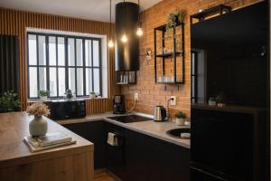 Elegant Amzei Apartment with Private Balcony