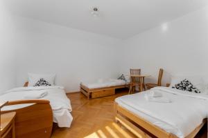 Górka Narodowa Homely Apartment by BookingHost