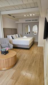 4U Suites