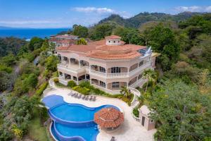 Casa Garmus 10 bdrs ocean views in Los Suenos
