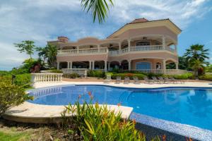 Casa Garmus 10 bdrs ocean views in Los Suenos
