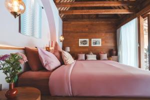 Villa Rose style pool 1 bed loft Kitchen