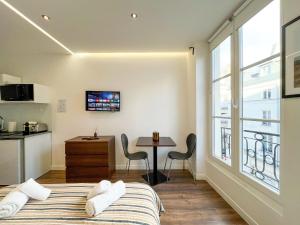 UrbanFlat 208 - Studio au centre de Paris SD8