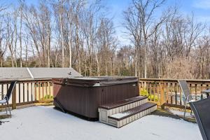 Pool Hot Tub Game Room Fireplace Private Retreat