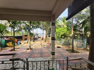 Dormitory with 3 double beds and 1 single bed