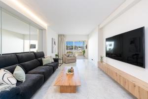WintowinRentals Premium Apartment with Terrace and Stunning Views in Puerto Marina