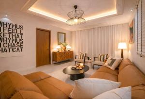 Luxury Penthouse with Private Gym, Steps to Metro