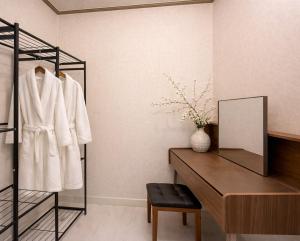 Luxury Penthouse with Private Gym, Steps to Metro