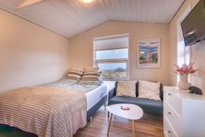 Cozy Cabin with Mountain Views near Golden Circle