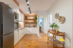 Spacious Athenian Hacienda with fireplace Near Plaka