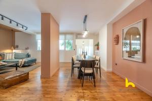 Spacious Athenian Hacienda with fireplace Near Plaka
