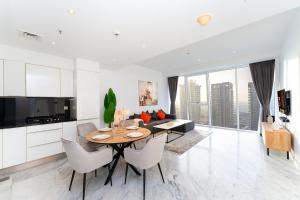 Waterfront One Bedroom - Canal & Burj Khalifa View