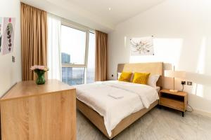 Waterfront One Bedroom - Canal & Burj Khalifa View