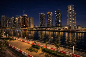 Waterfront One Bedroom - Canal & Burj Khalifa View