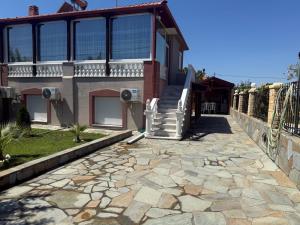 Nadya Holiday Home