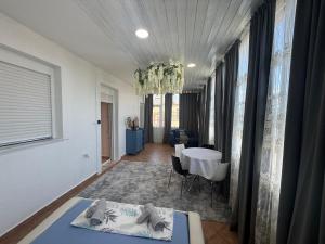Nadya Holiday Home