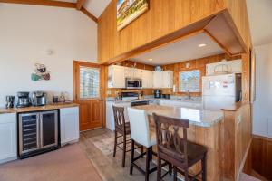 Nautical by Nature – Corolla, Ocean Sands, Oceanside, 300 Yds to Beach, Hot Tub, Community Pool, Pets OK