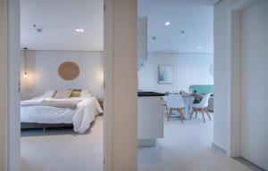 Sunny 1BR in Prime Asuncion Pool & Gym