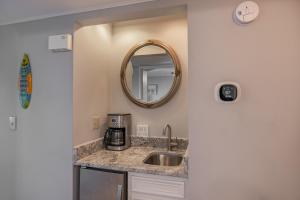 Spacious Oceanfront 3 BR Condo-Steps to the Beach-Tilghman Beach and Racquet Club 224