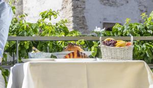 Syrmioncello - Castle Lounge img6