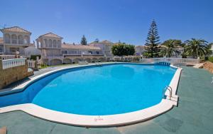 Al Andalus frente a la piscina - Playa Cargador ALBERT VILLAS