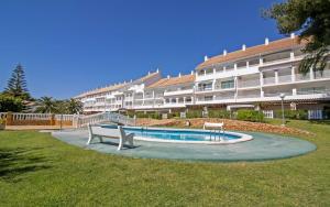 Al Andalus frente a la piscina - Playa Cargador ALBERT VILLAS