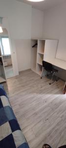 Adam room 2