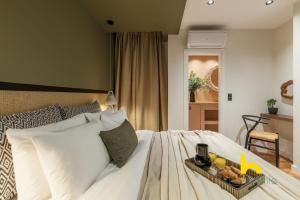 Romantic Athenian Hacienda with Jacuzzi & Fireplace