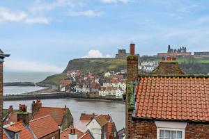 3 Bed in Whitby oc-s28346