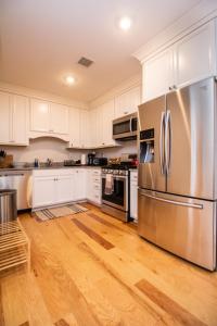 2 Bedroom Unit w Elevator & In-Unit Laundry