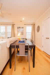 2 Bedroom Unit w Elevator & In-Unit Laundry