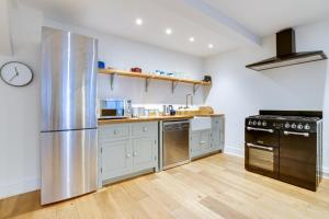 3 Bed in Dartmouth oc-bc0512