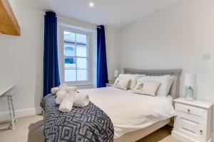 3 Bed in Dartmouth oc-bc0512