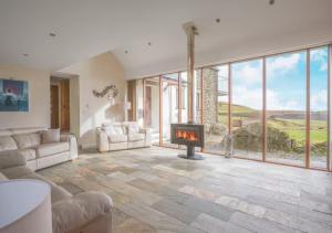 Spacious Barn Conversion 4 Bedroom Hot Tub - Pass the Keys