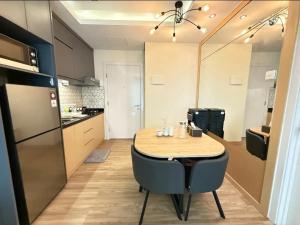 Central jakarta thamrin residence beside thamrin city mall grand indonesia plaza indonesia best location 52sqm comfortable new furniture SCBD
