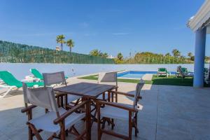 Villa con piscina privada junto al Mediterráneo