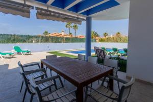 Villa con piscina privada junto al Mediterráneo
