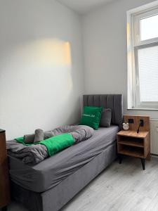 Livemore24 - Apartment 2 in Oberhausen WLAN - Smart-TV - 24-7 Check-in und Küche