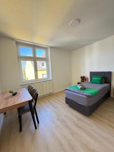 Livemore24 - Apartment 2 in Oberhausen WLAN - Smart-TV - 24-7 Check-in und Küche
