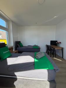 Livemore24 - Apartment 2 in Oberhausen WLAN - Smart-TV - 24-7 Check-in und Küche