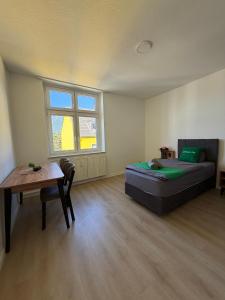 Livemore24 - Apartment 2 in Oberhausen WLAN - Smart-TV - 24-7 Check-in und Küche
