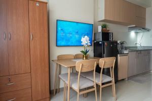 Bright Studio & City View at Casa Mira Towers