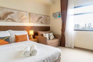 Bright Studio & City View at Casa Mira Towers