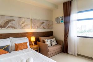 Bright Studio & City View at Casa Mira Towers