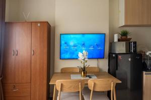Bright Studio & City View at Casa Mira Towers