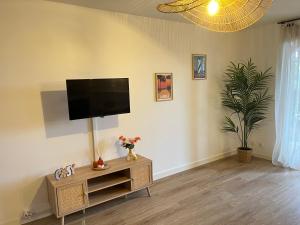 T2 lumineux, jardin privé et piscine