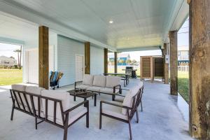 West End Galveston Beach House: Pool & Pier Access