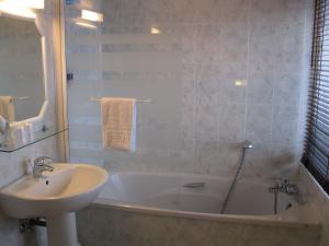 Hotels Auberge des Trois Chateaux : Chambre Lits Jumeaux Confort