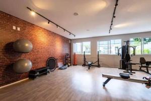 Cozy modern flat 1 minute from Belém subway