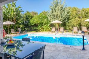 Villa Oliva by Villa Plus